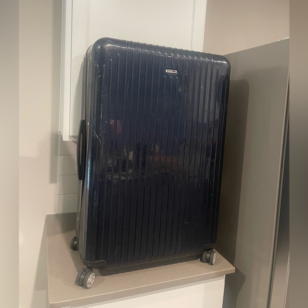 Authentic Rimowa salsa air light 29’ Large rolling wheels luggage